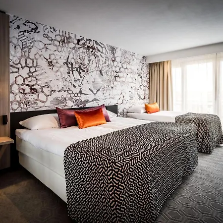 فان دير فالك ماستريخت 4*