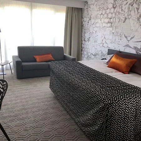 Hotel Der Valk 4*